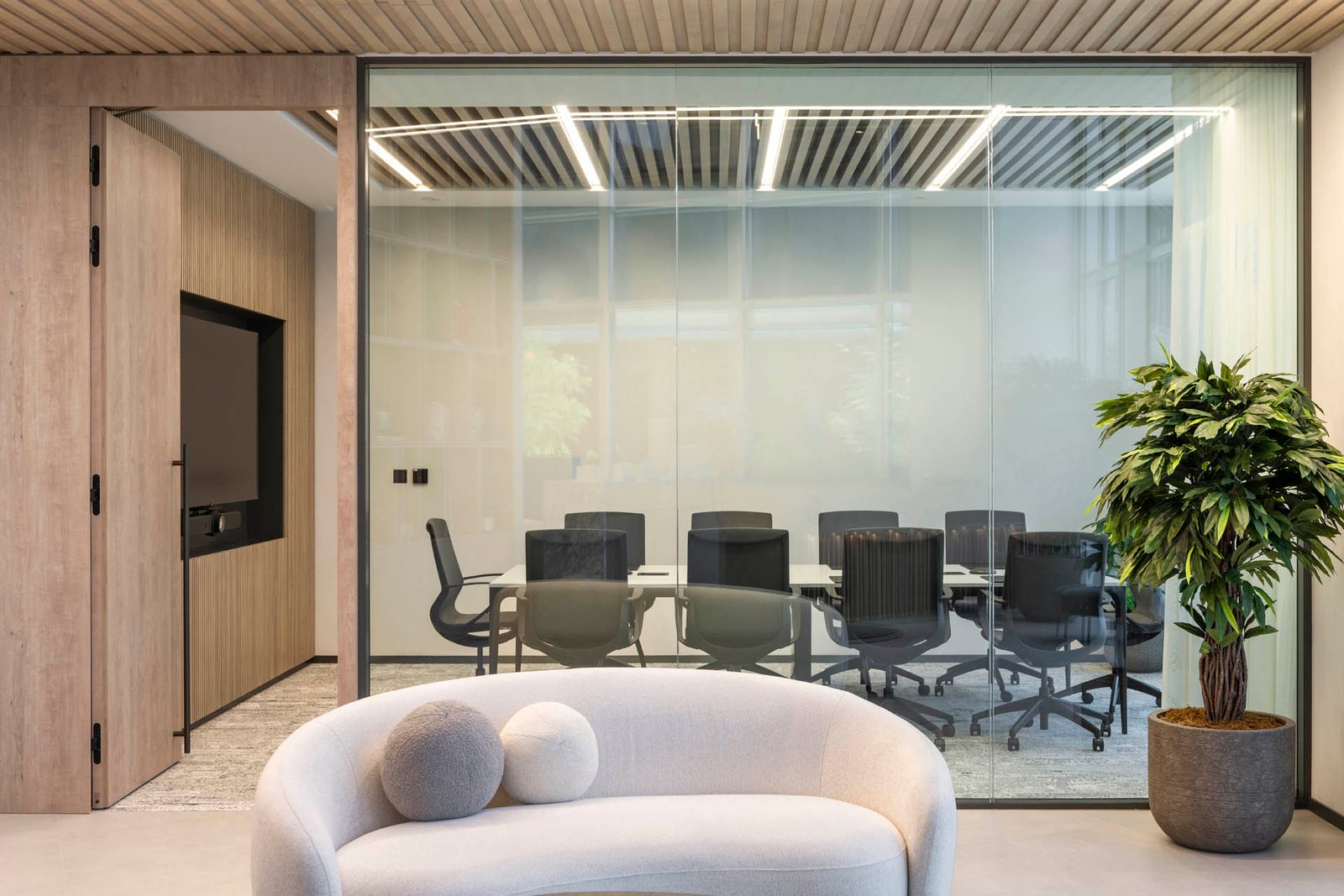 Sweid&Sweid-Office-244